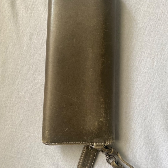 Distressed Y2K olive coach wallet - Picture 3 of 3